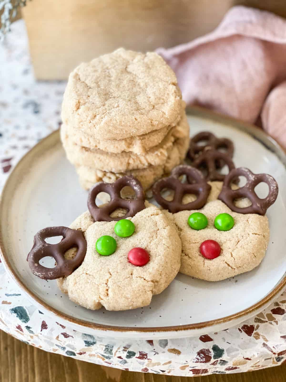 https://www.thisvivaciouslife.com/wp-content/uploads/2015/12/Reindeer-Cookies2.jpg