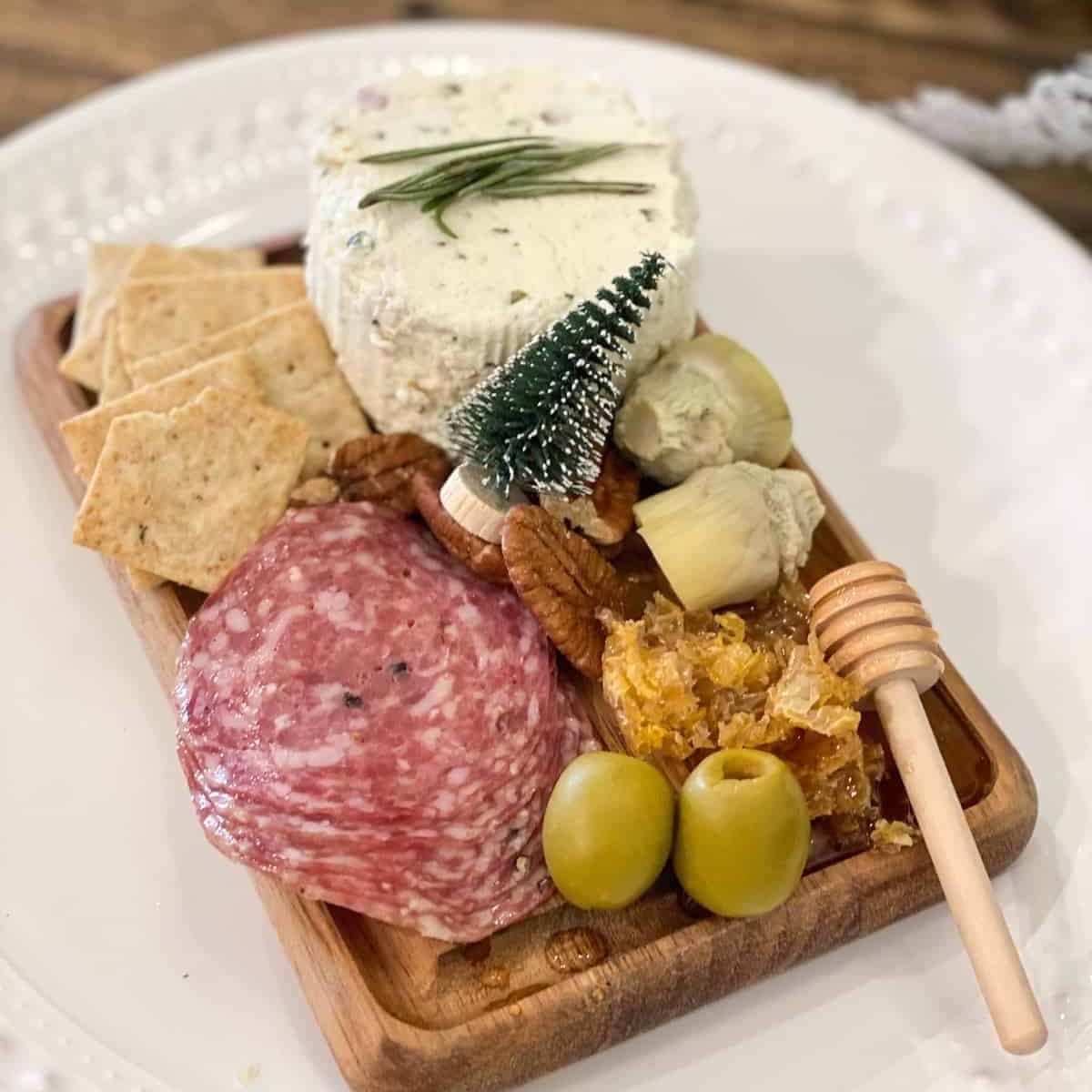 DIY Wooden Charcuterie Board - Welcome To Nana's